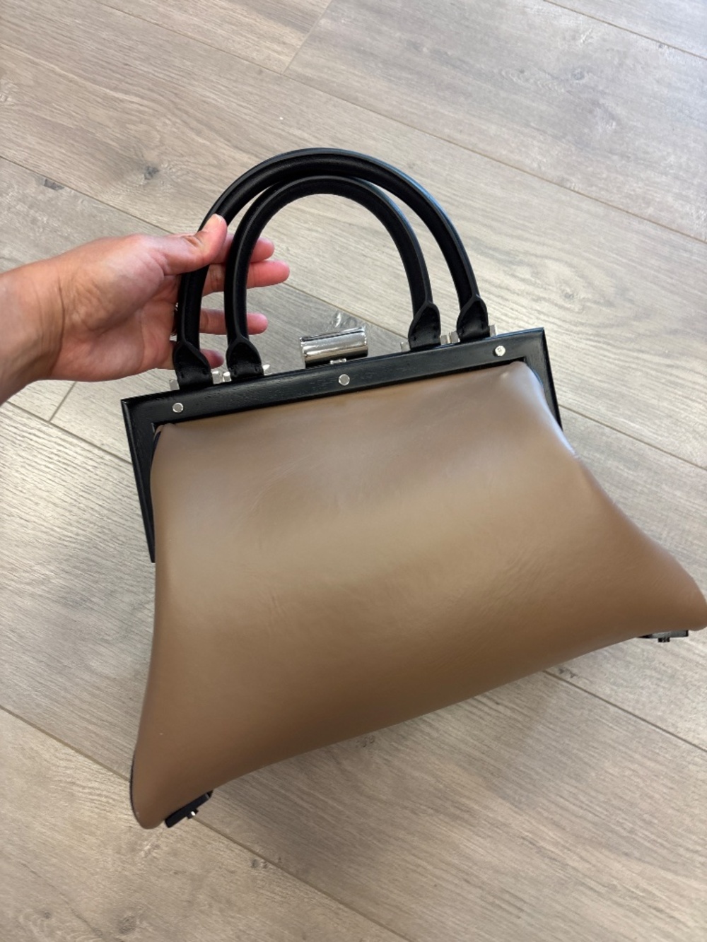 Perrin Paris Satchel leather bag - Picture 5 of 5